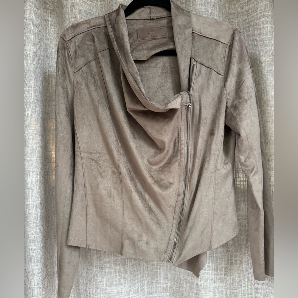 Blank NYC faux Suede wrap Jacket in Taupe medium EUC